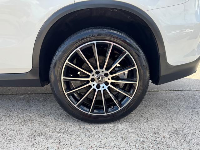 Mercedes-Benz GLC 300 Vehicle Full-screen Gallery Image 26