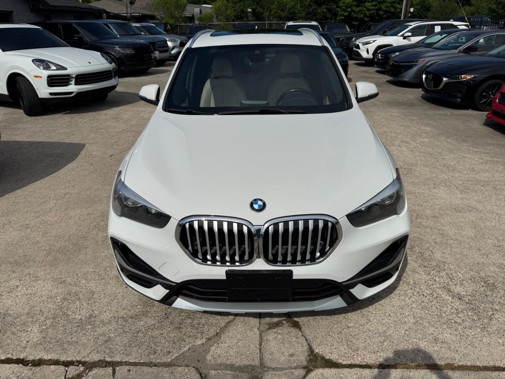 BMW X1 Vehicle Full-screen Gallery Image 03