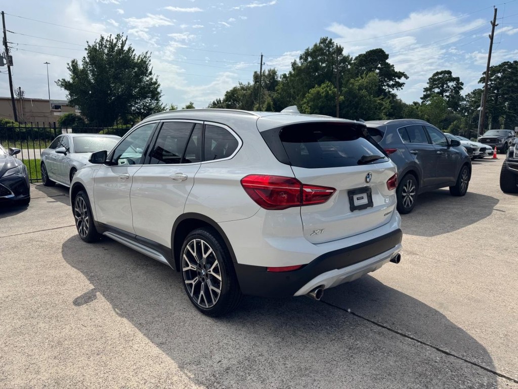 BMW X1 Vehicle Full-screen Gallery Image 08
