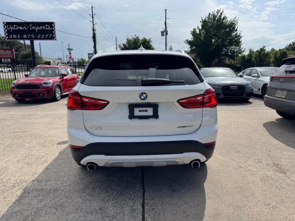 BMW X1 Vehicle Full-screen Gallery Image 09