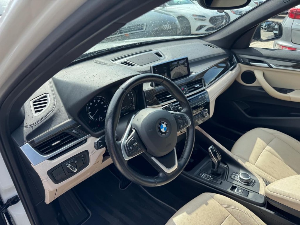 BMW X1 Vehicle Full-screen Gallery Image 10