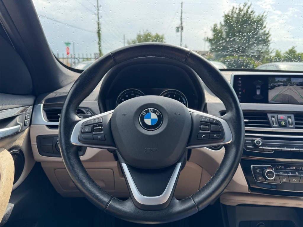 BMW X1 Vehicle Full-screen Gallery Image 18