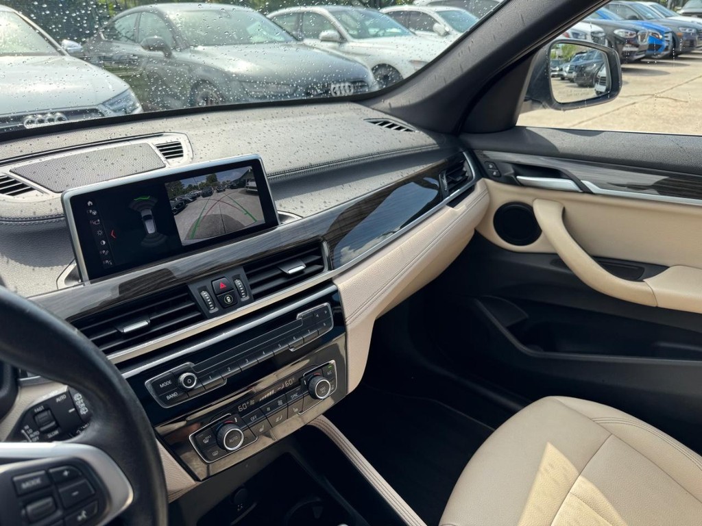 BMW X1 Vehicle Full-screen Gallery Image 20