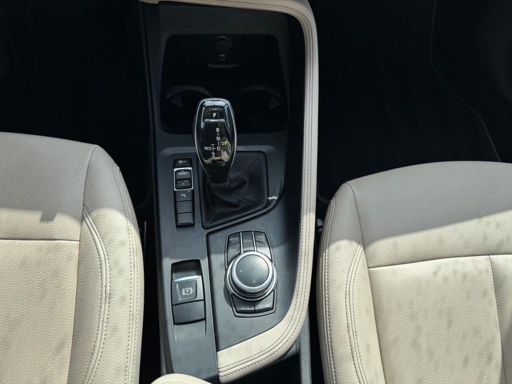 BMW X1 Vehicle Full-screen Gallery Image 21