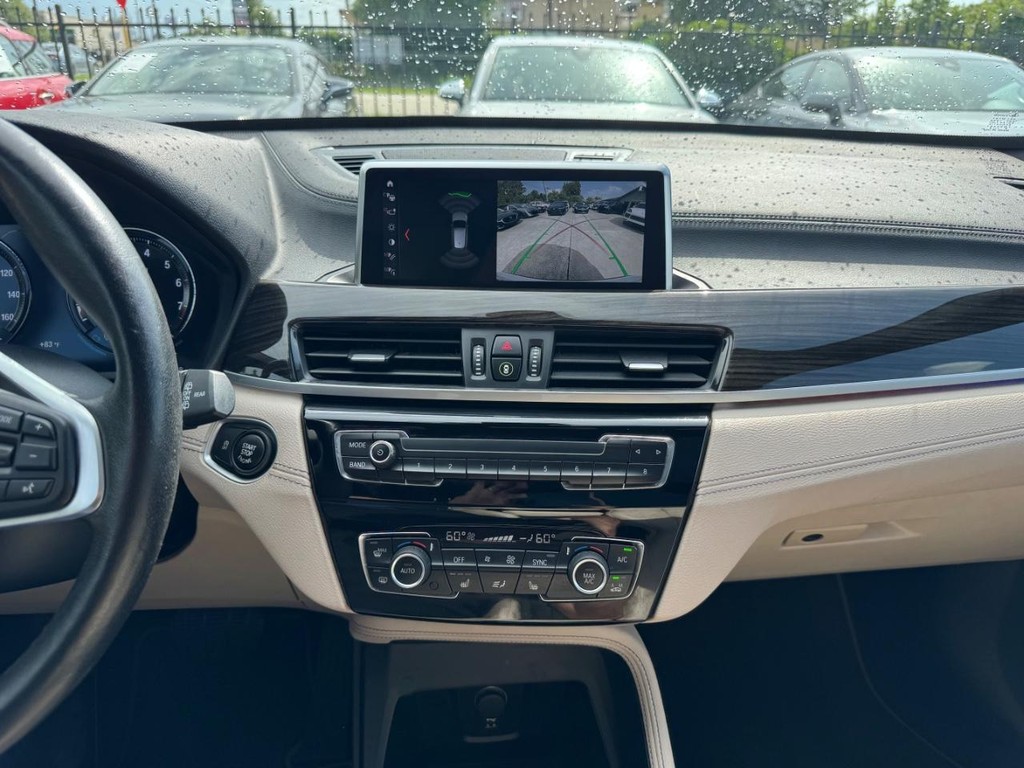 BMW X1 Vehicle Full-screen Gallery Image 23