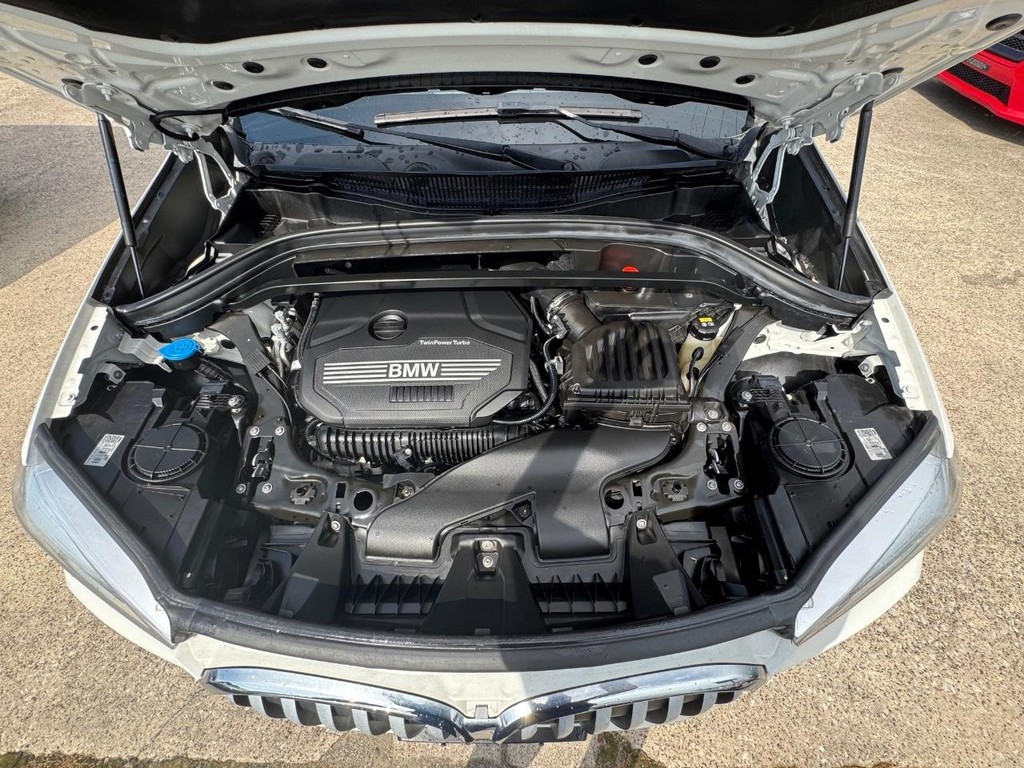 BMW X1 Vehicle Full-screen Gallery Image 25