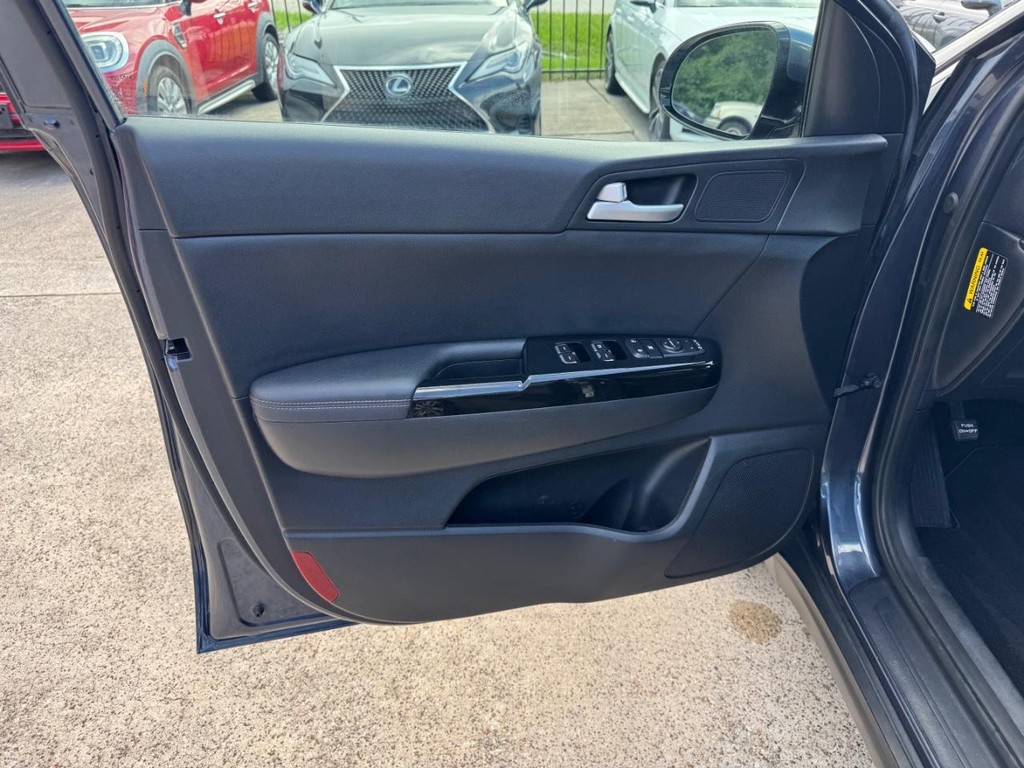 Kia Sportage Vehicle Full-screen Gallery Image 12