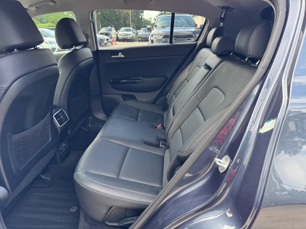 Kia Sportage Vehicle Full-screen Gallery Image 18