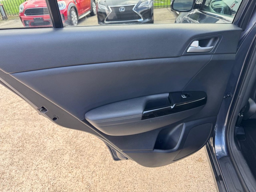 Kia Sportage Vehicle Full-screen Gallery Image 19