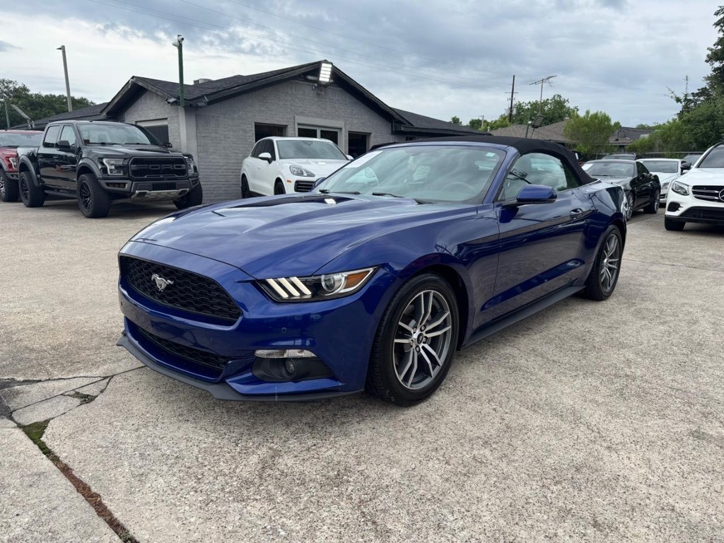 Ford Mustang Vehicle Full-screen Gallery Image 02