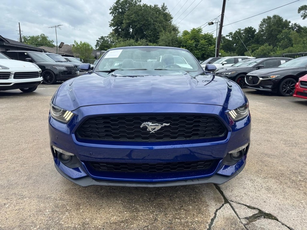 Ford Mustang Vehicle Full-screen Gallery Image 03