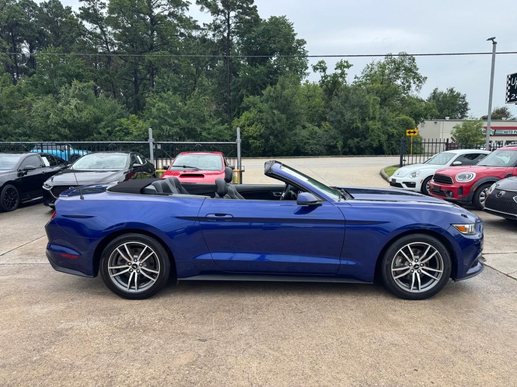 Ford Mustang Vehicle Full-screen Gallery Image 08