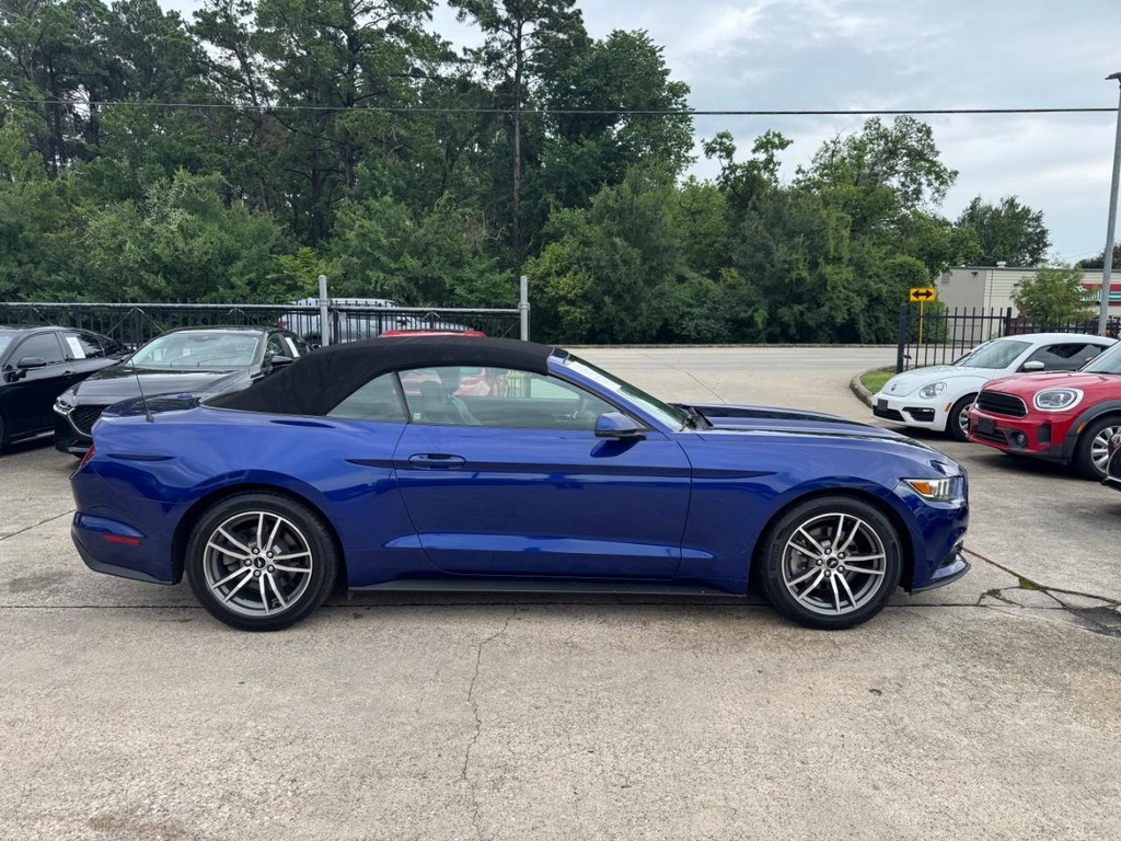 Ford Mustang Vehicle Full-screen Gallery Image 09