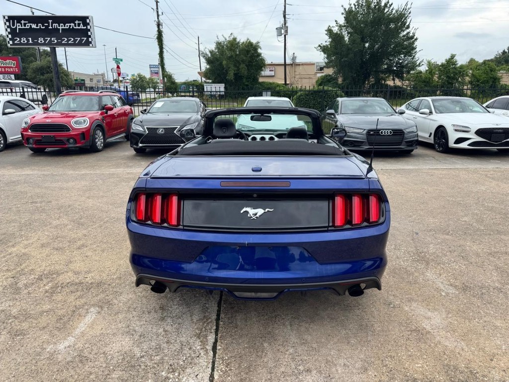 Ford Mustang Vehicle Full-screen Gallery Image 12