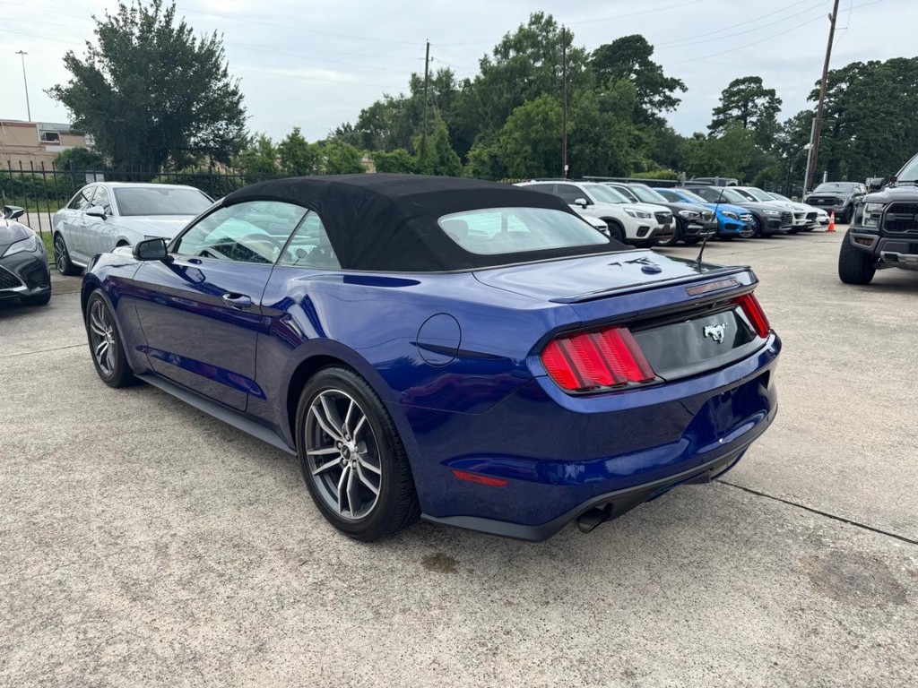 Ford Mustang Vehicle Full-screen Gallery Image 15