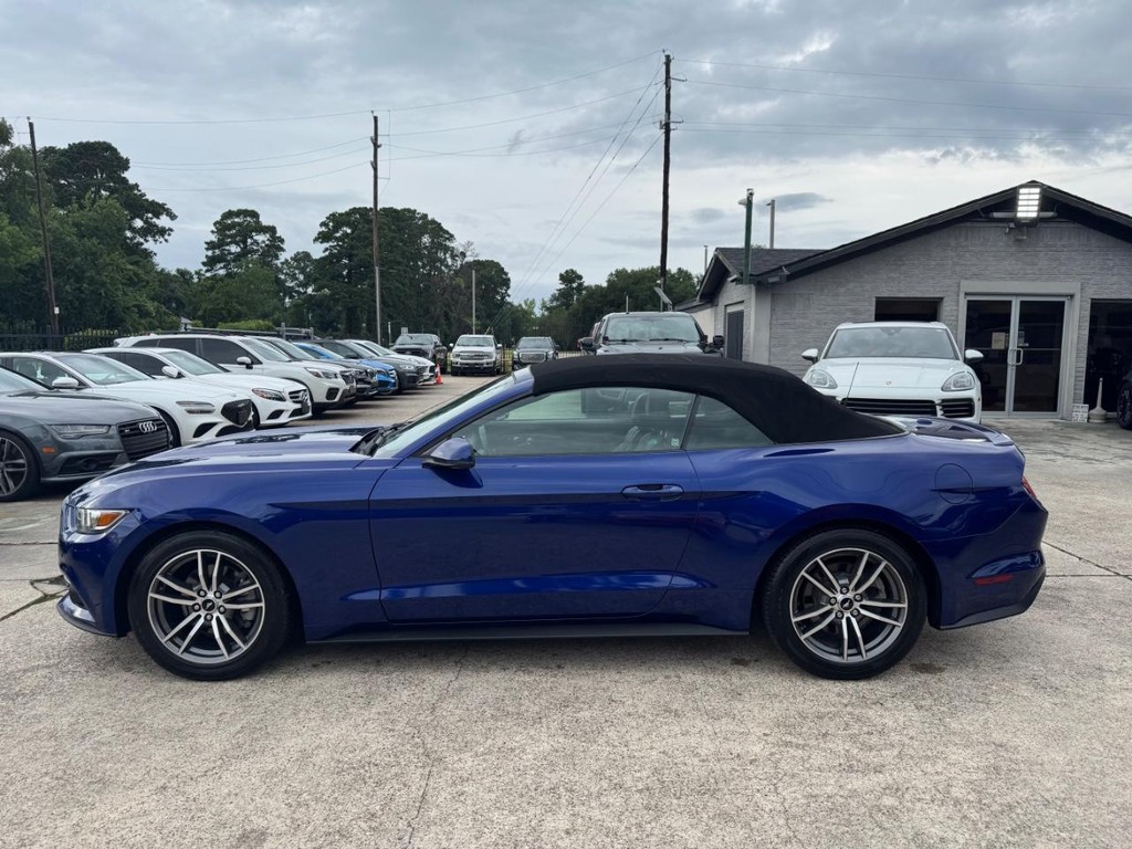Ford Mustang Vehicle Full-screen Gallery Image 17