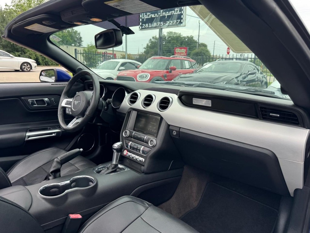 Ford Mustang Vehicle Full-screen Gallery Image 22