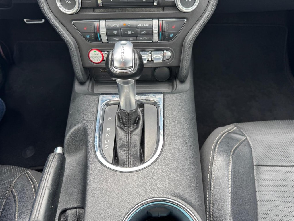 Ford Mustang Vehicle Full-screen Gallery Image 29