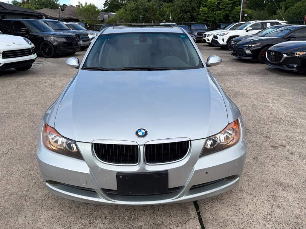 BMW 3 Series Vehicle Full-screen Gallery Image 02