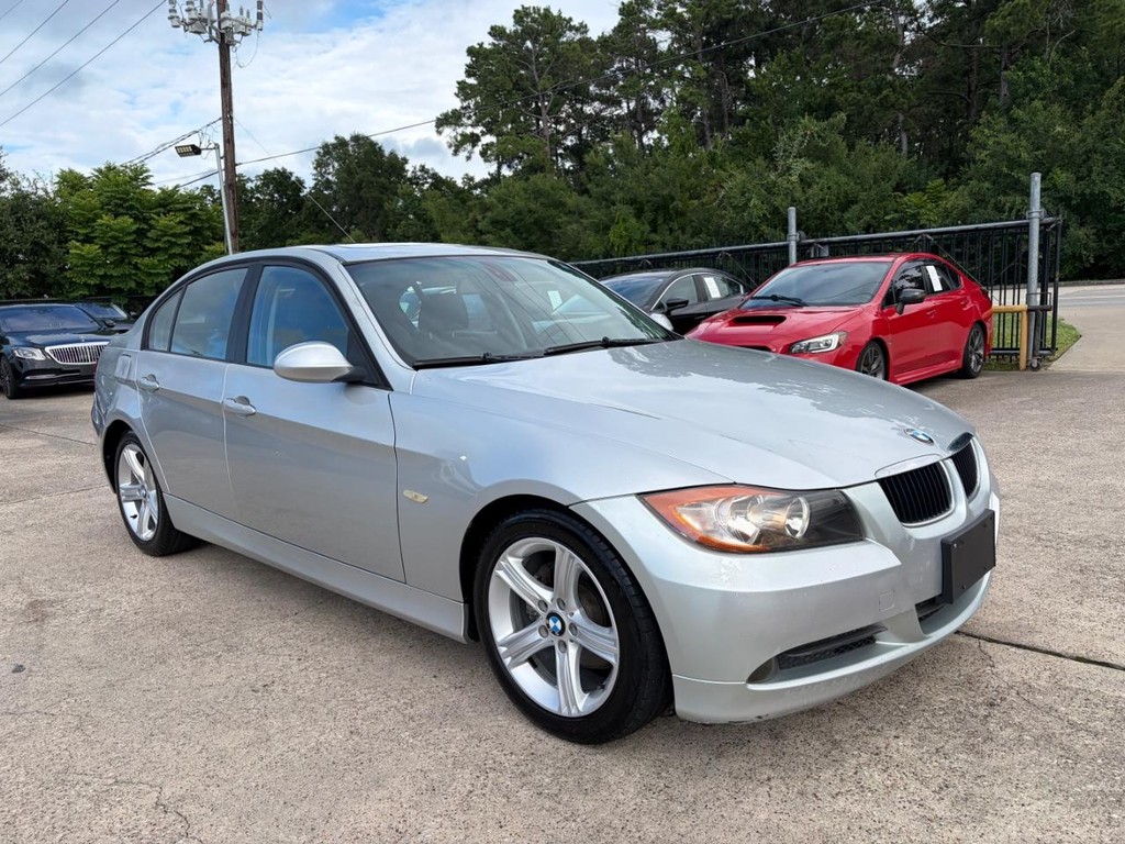 BMW 3 Series Vehicle Full-screen Gallery Image 03