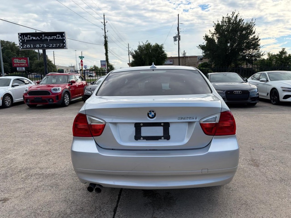 BMW 3 Series Vehicle Full-screen Gallery Image 06