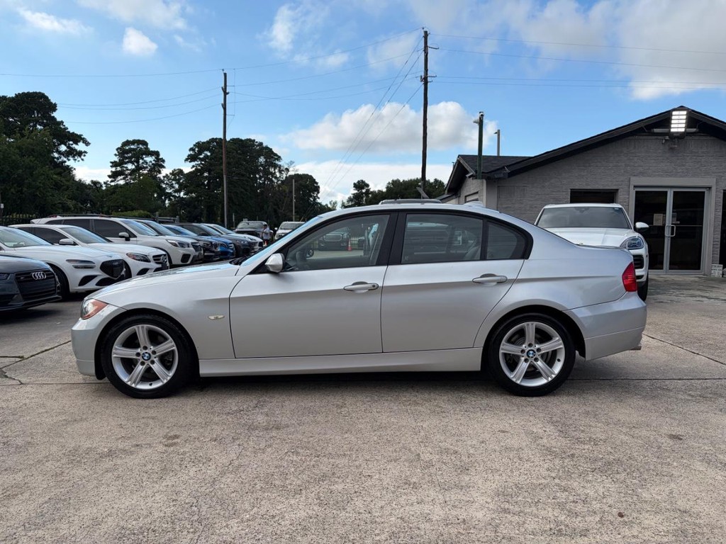BMW 3 Series Vehicle Full-screen Gallery Image 08