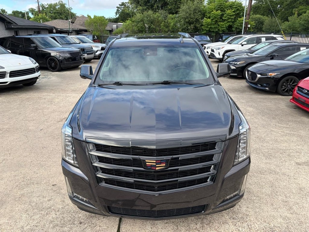 Cadillac Escalade Vehicle Full-screen Gallery Image 03