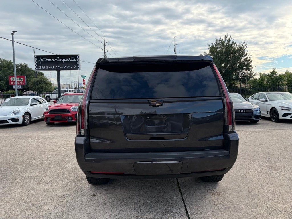 Cadillac Escalade Vehicle Full-screen Gallery Image 07