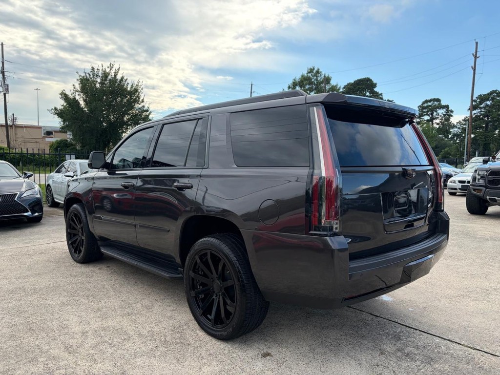 Cadillac Escalade Vehicle Full-screen Gallery Image 08