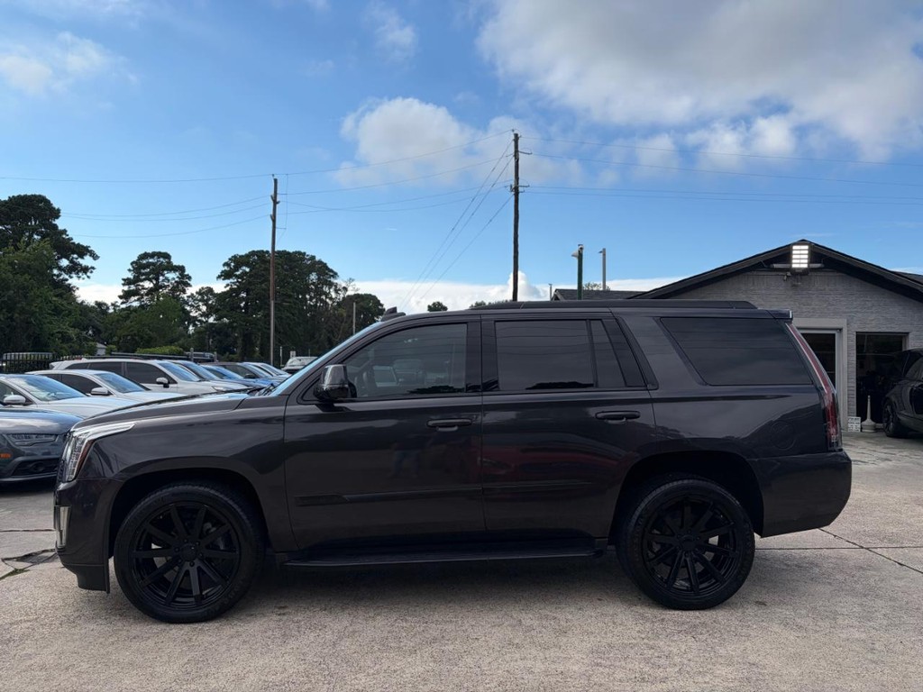 Cadillac Escalade Vehicle Full-screen Gallery Image 09