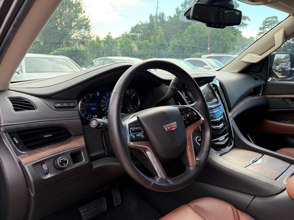 Cadillac Escalade Vehicle Full-screen Gallery Image 10