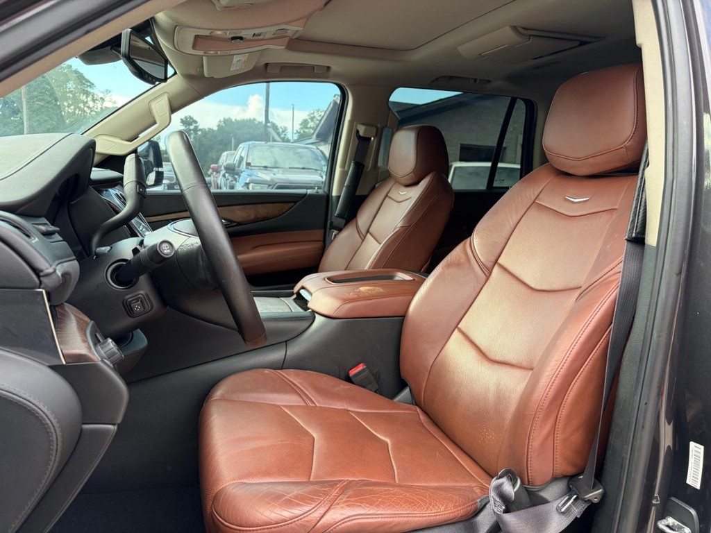 Cadillac Escalade Vehicle Full-screen Gallery Image 11