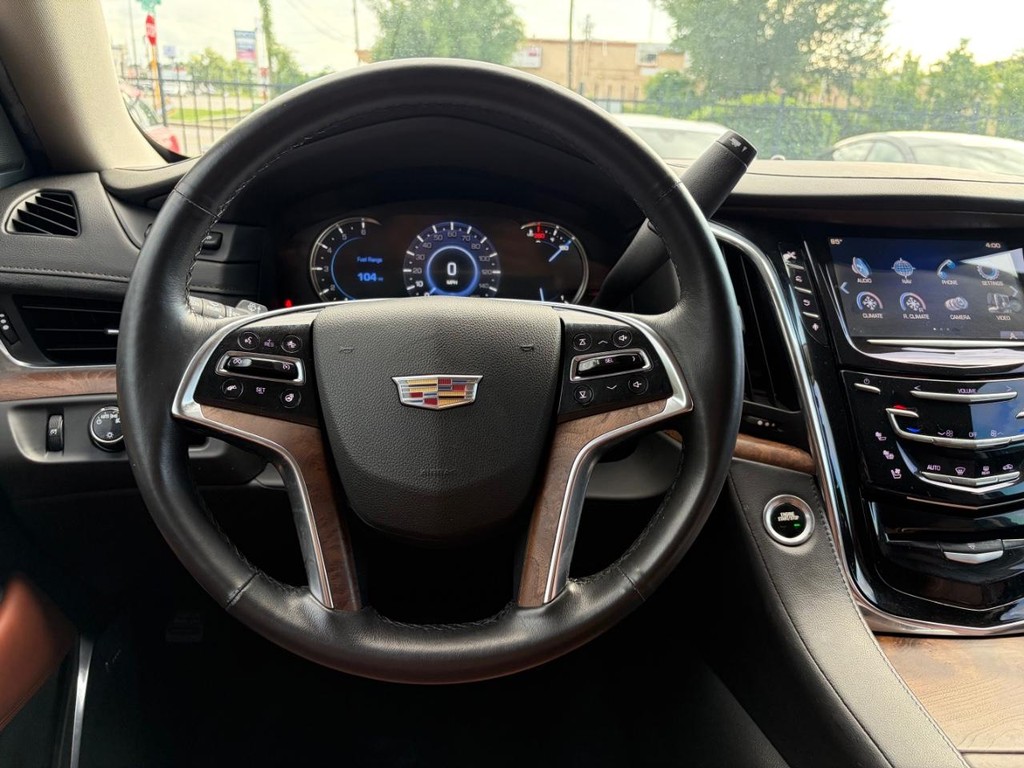 Cadillac Escalade Vehicle Full-screen Gallery Image 21