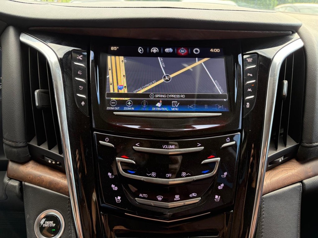 Cadillac Escalade Vehicle Full-screen Gallery Image 24