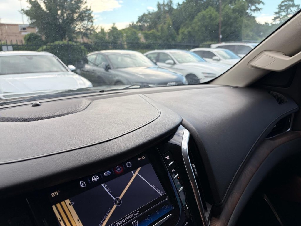 Cadillac Escalade Vehicle Full-screen Gallery Image 27