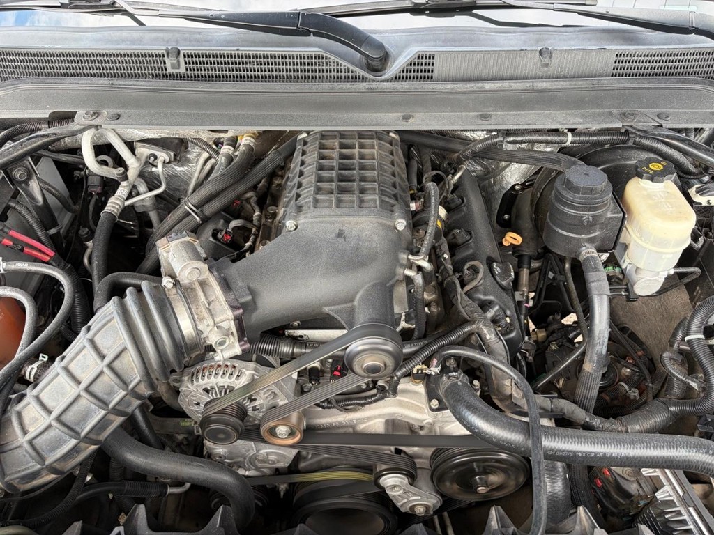 Cadillac Escalade Vehicle Full-screen Gallery Image 31