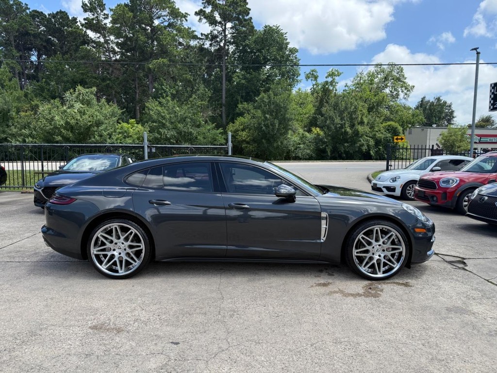 Porsche Panamera Vehicle Full-screen Gallery Image 05