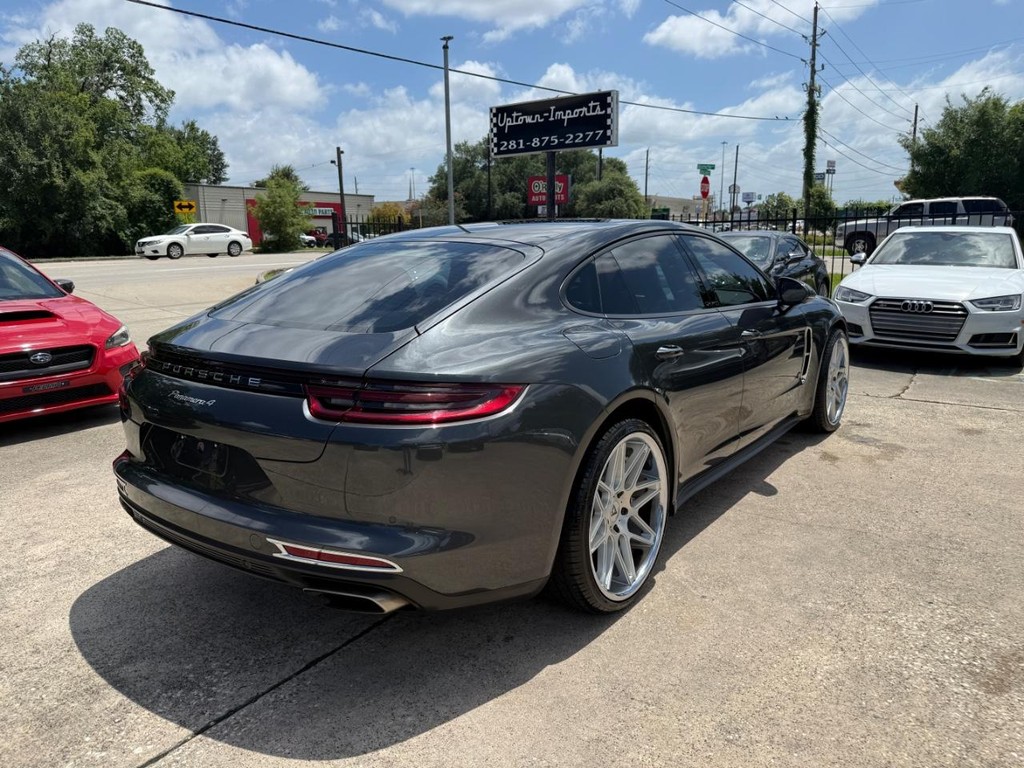 Porsche Panamera Vehicle Full-screen Gallery Image 06