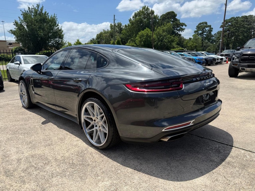 Porsche Panamera Vehicle Full-screen Gallery Image 08