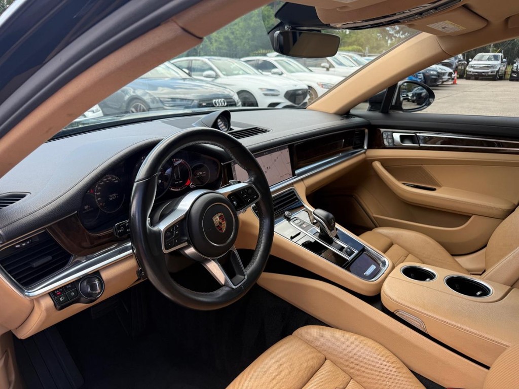 Porsche Panamera Vehicle Full-screen Gallery Image 10