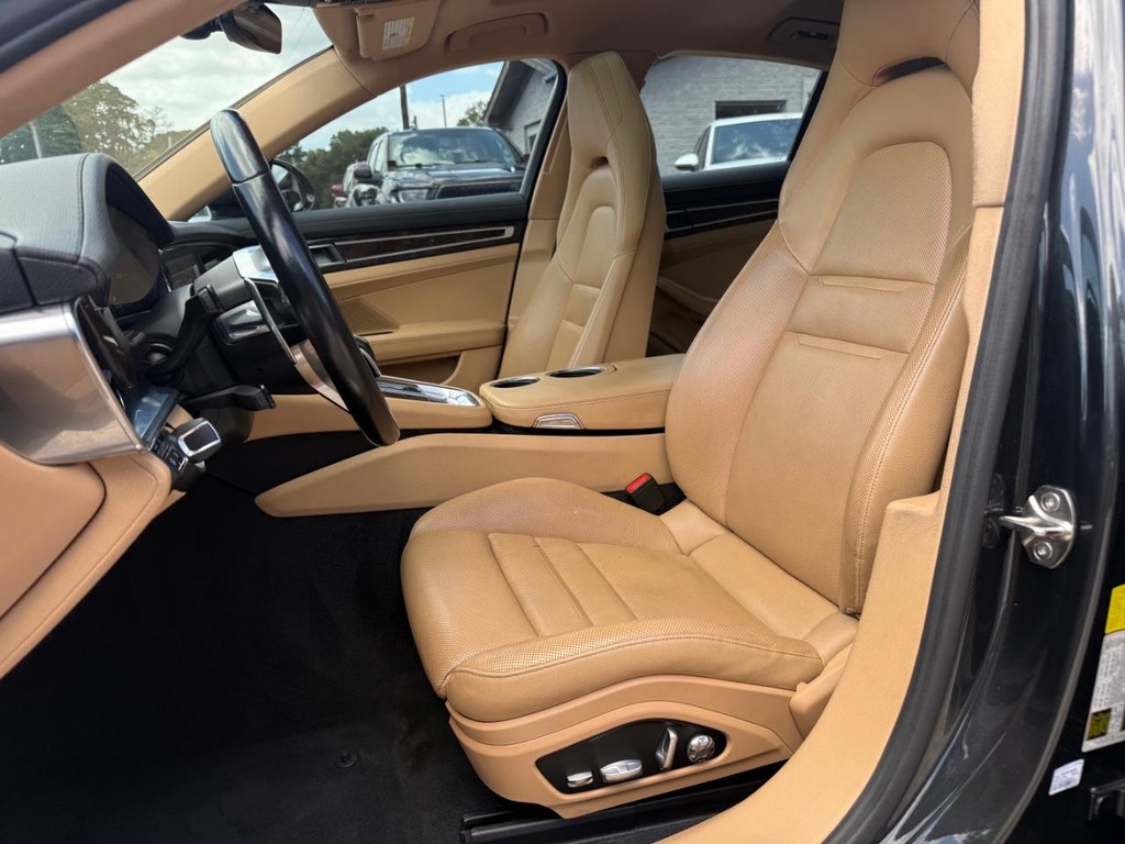 Porsche Panamera Vehicle Full-screen Gallery Image 11