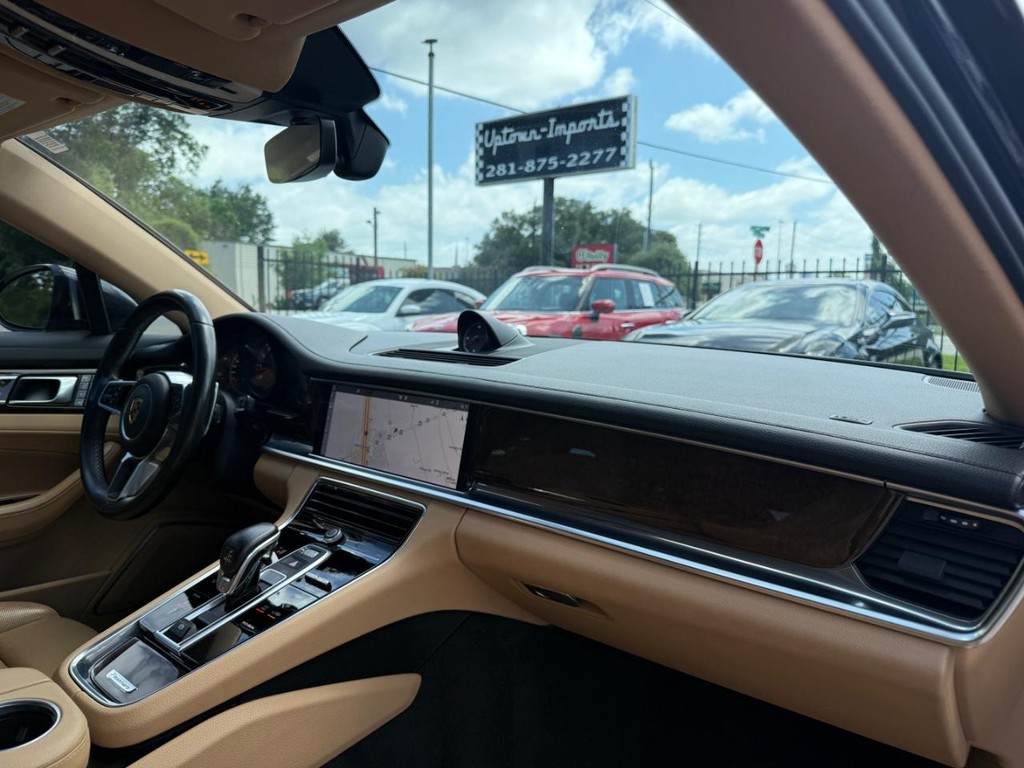 Porsche Panamera Vehicle Full-screen Gallery Image 13