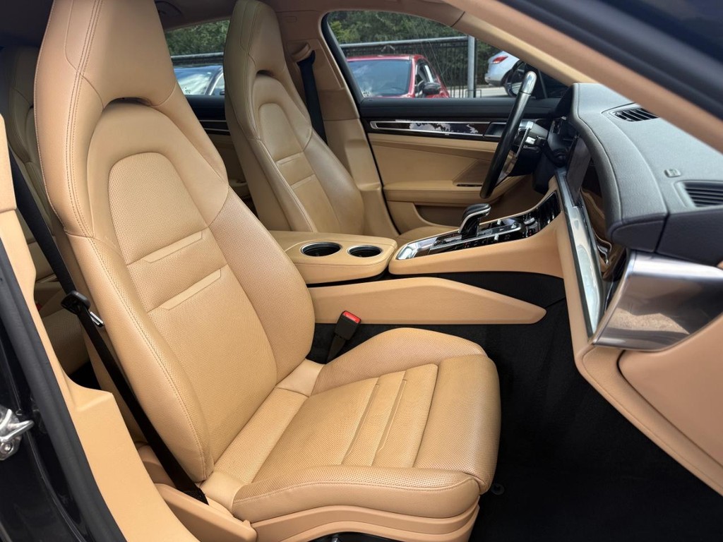 Porsche Panamera Vehicle Full-screen Gallery Image 14
