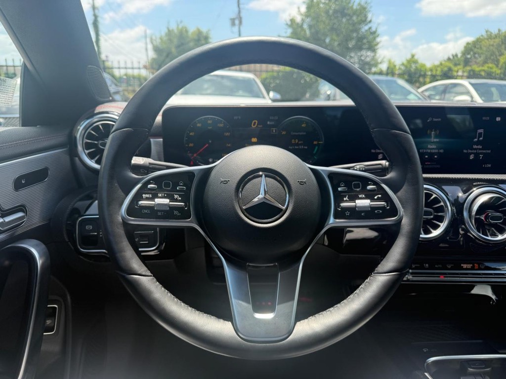 Mercedes-Benz CLA Vehicle Full-screen Gallery Image 20