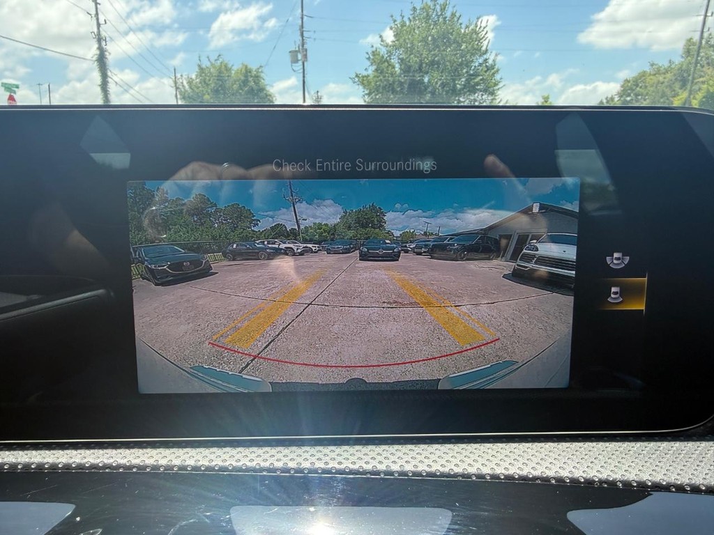 Mercedes-Benz CLA Vehicle Full-screen Gallery Image 26