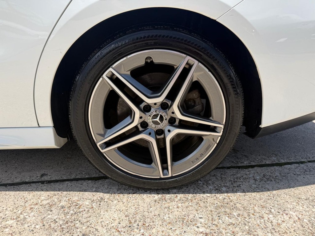 Mercedes-Benz CLA Vehicle Full-screen Gallery Image 30
