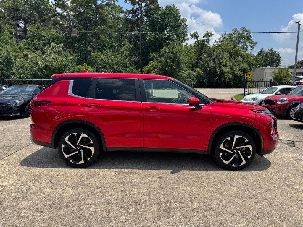 Mitsubishi Outlander Vehicle Full-screen Gallery Image 03