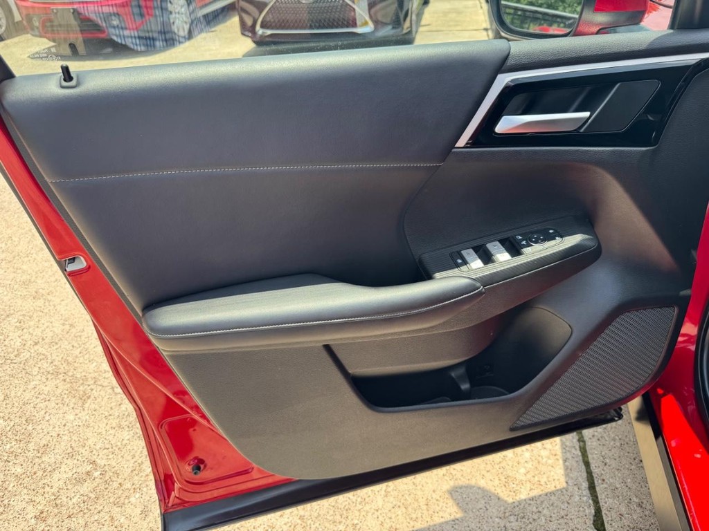 Mitsubishi Outlander Vehicle Full-screen Gallery Image 12