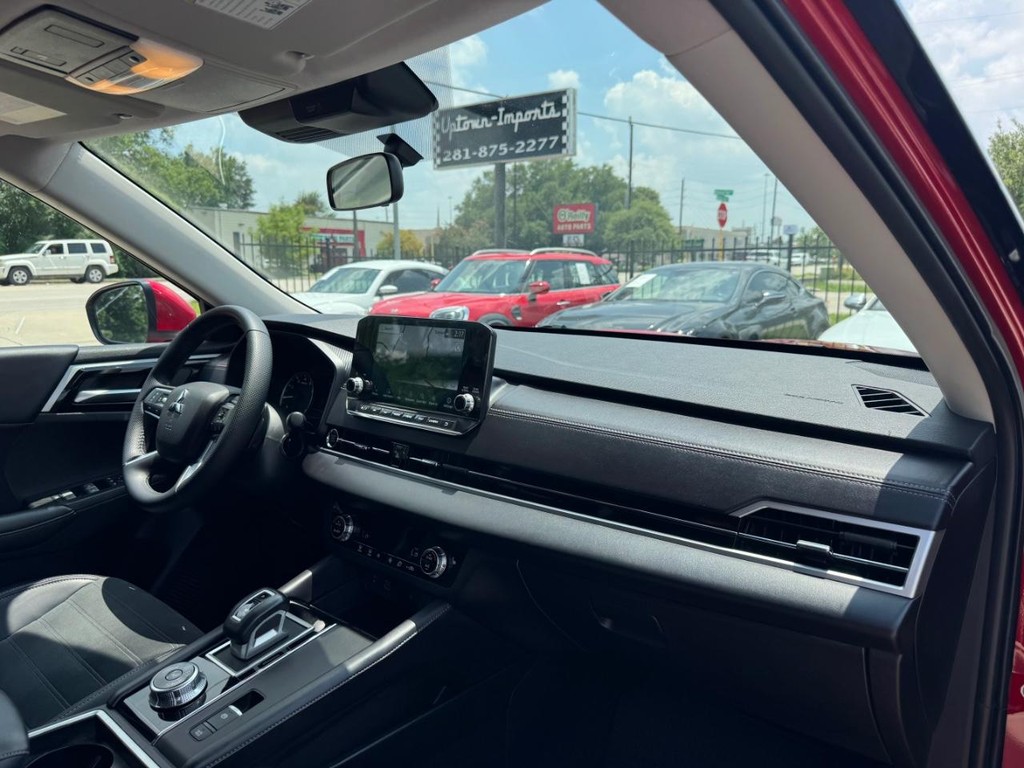 Mitsubishi Outlander Vehicle Full-screen Gallery Image 13