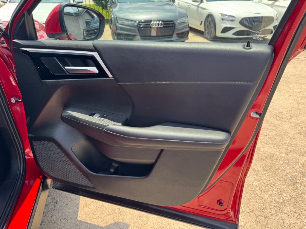 Mitsubishi Outlander Vehicle Full-screen Gallery Image 15